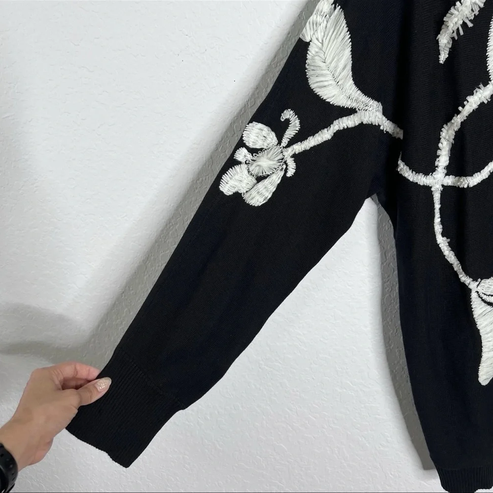 Chico's Sweater Womens XL 16 3 Dolman Sleeve Black White Embroidered Floral BB